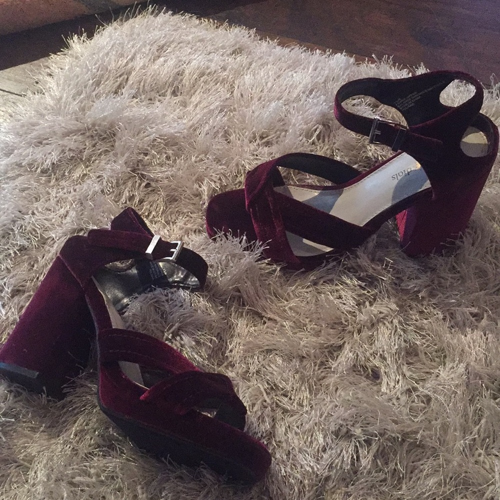 Brand new burgundy heels